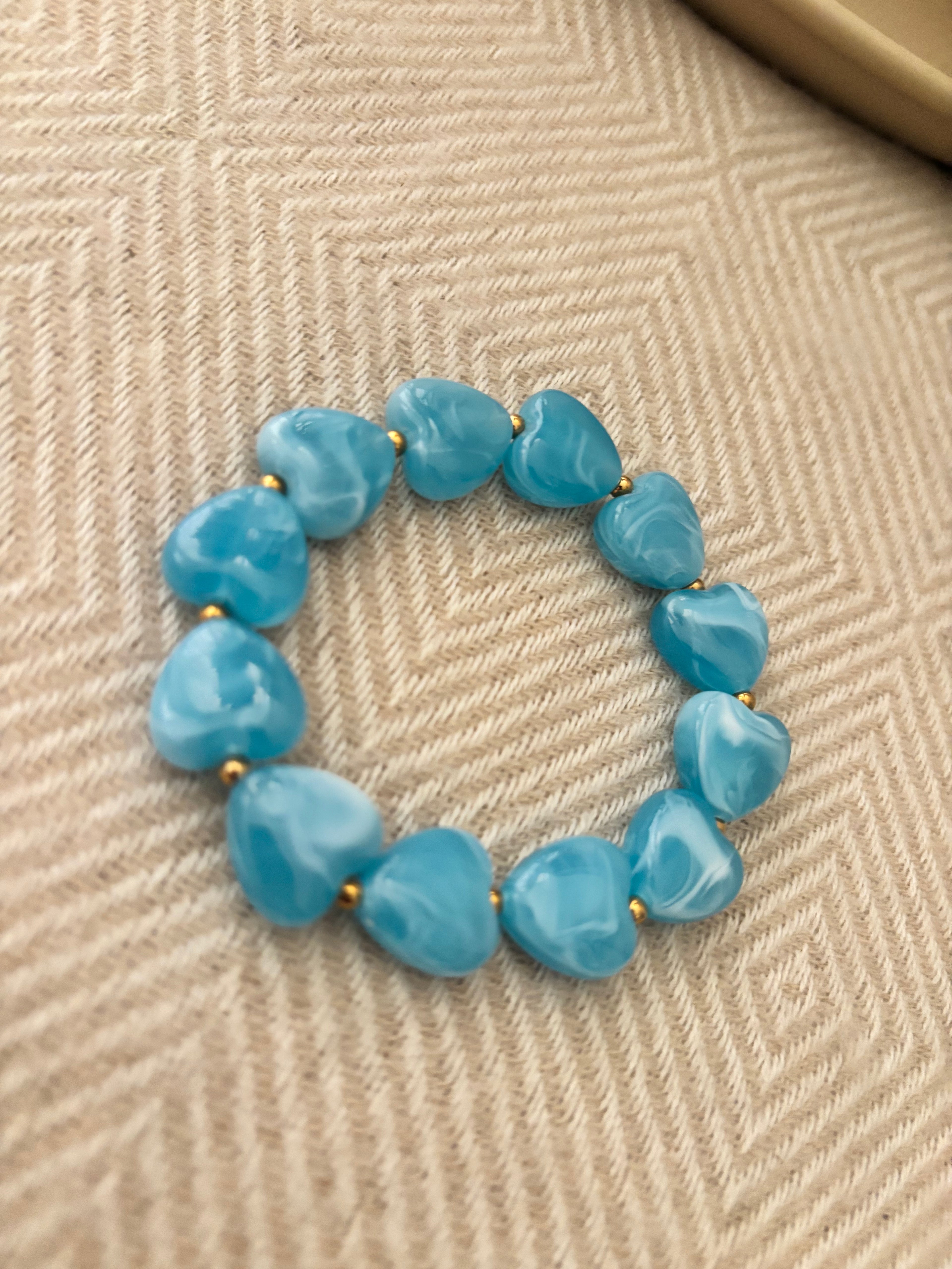 Armband blauw hartjes
